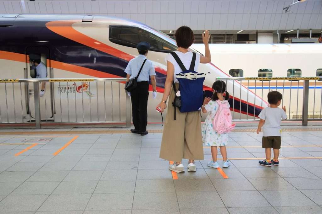 新幹線の自由席を子どもは無料で使える?基本ルールや混雑時の注意点を解説;